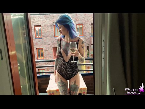 ❤️ අතිවිශිෂ්ට ගැහැණු ළමයා විවෘත අහස යට උගුරක් උරා බොමින් ආශාවෙන් කෙලවරයි ❤️❌ Porno අප වෙත  ﹏